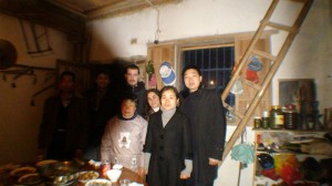 Cena de Año Nuevo chino con una familia del pueblo de Guodong Zhejiang.