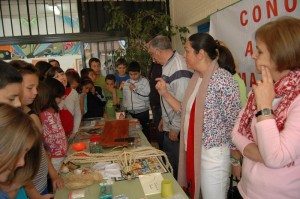 El objetivo es propiciar encuentros entre niños de edad escolar de distintos colegios de Huelva y nuestros mayores. 