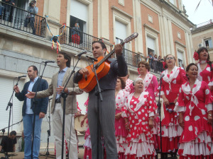 Andares y Voces del Conquero le han cantado al Simpecado de Emigrantes. 