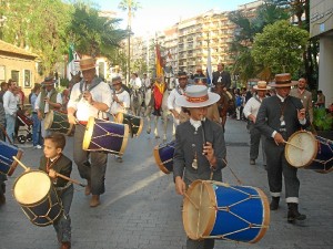 Regreso de las hermandades por el centro de Huelva. 