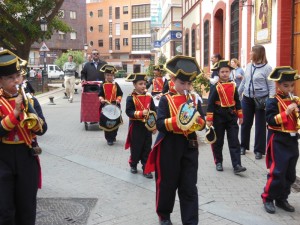 La Banda de Música del Colegio María Inmaculada era la encargada de poner música al recorrido