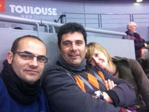 Disfrutando de un partido de volley en el Pabellón de Deportes de Toulouse.