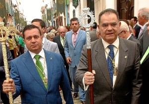 El alcalde de La Palma, Juan Carlos Lagares, junto a Luis Conde, presidente de la Hermandad. / Foto: Julián Blanco.