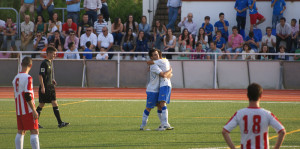 Álvaro celebra el primer gol del equipo bonariego. / Foto: F. Camacho.