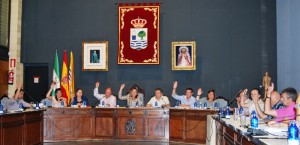 El equipo de Gobierno Municipal vota a favor de las cuestiones planteadas en el pleno.