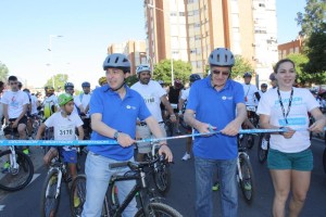 El alcalde de Huelva ha sido el encargado de cortar la cinta inaugural.