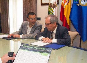 Firma del convenio entre la Diputación y la Federación de Peñas.