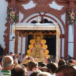 El pueblo de Almonte recibe a su Reina.