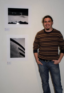 José Antonio Martín Alfonso, junto a las obras premiadas. 