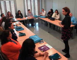 La concejala Josefa García en uno de los numerosos cursos que ya se han llevado a cabo en el municipio.