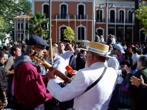 La hermandad desea un buen camino a los peregrinos. 