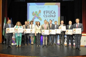 Foto de Familia de los municipios premiados con Educaciudad.