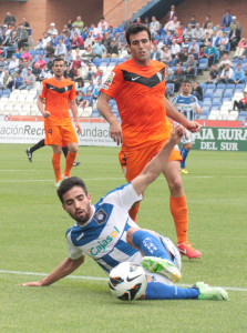 Chuli estuvo activo en el tiempo que permaneció en el terreno de juego. / Foto: Josele Ruiz.