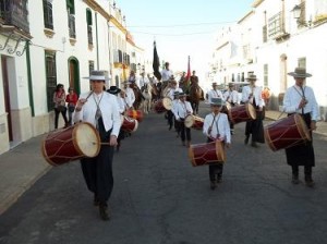 La hermandad, por las calles de Trigueros. / Foto: cms-ibera.com.