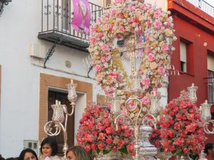 La Cruz de Abajo es considerada la madre de las tres cruces de Lucena. 