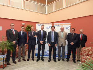 El secretario general de Innovación junto a representantes del sector industrial onubense.