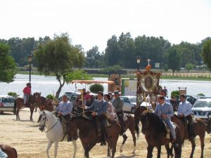 Almonte entrando a la aldea del Rocío para la Romería de 2012.