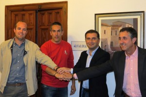 El club de baloncesto Cuidad de Moguer también ha firmado un convenio de colaboración con el Ayuntamiento.