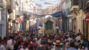 Bonares se vuelca cada año con la Blanca Paloma. / Foto: alcaldiadebonares.blogspot.com.es/