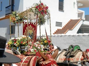 El Simpecado de la Santísima Trinidad que saldrá el domingo. / Foto: Antonio Reyes