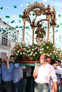 Procesión de San Isidro por las calles de Cartaya.