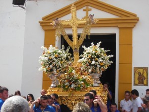 La Cruz de la Calle Castillo era la primera en salir y abrir el desfile procesional.