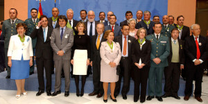 José Luis García Palacios junto al ministro y las demás personas distinguidas.