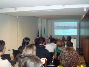 La conferencia fue del interés del público asistente. 