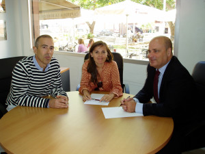 Firma del acuerdo entre Huelva Buenas Noticias y el Colegio de Arquitectos.