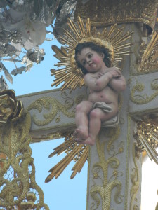 Detalle de la Cruz de Arriba de Rociana del Condado