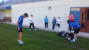 Ejercicios de activación, centros y remates a puerta en el entrenamiento.