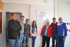 El equipo de Gobierno Municipal con el delegado territorial de la Federación Andaluza de Balonmano.