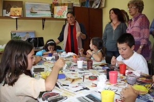 Los pequeños en la Escuela Creativa de la AAVV Nuevo Molino.