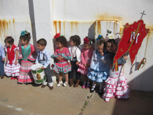 Desde pequeños se enseña acerca de las festividades romeras.