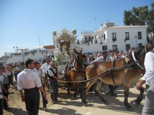 La carreta de Isla a su llegada a la aldea almonteña.