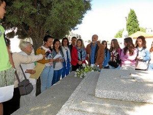 Los niños han participado en el homenaje. 