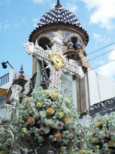 La Cruz de Arriba a su paso por la Capilla.