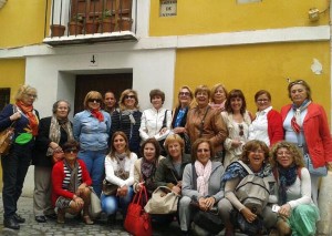 Las alumnas del Aula de la Experiencia de Isla Cristina en Sevilla.