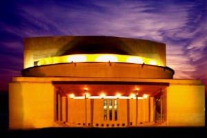 Fachada del Teatro de Lepe.