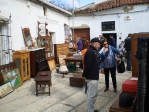 El mercadillo de segunda mano celebra en este 2013 su segunda edición. 