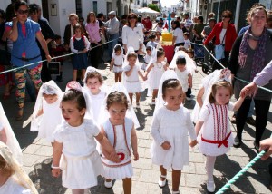 Los pequeños llenaron de color y animación las calles céntricas del municipio.