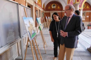 Los trabajos de pintura rápida están expuestos en el patio del Ayuntamiento.