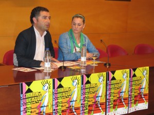 El alcalde de Moguer, Gustavo Cuéllar y la concejala de Juventud, Eva Rodríguez