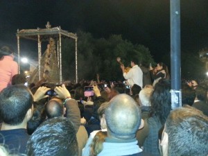 Vítores y cantos acompañarán a la Virgen durante todo su recorrido.