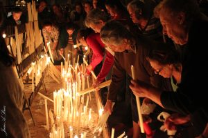 La noche de las velas, uno de los íntimos momentos que revive cada año la Hermandad sanjuanera. / Foto: Juan Antonio Ruiz