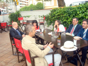 La tertulia se ha desarrollado durante el desayuno. 