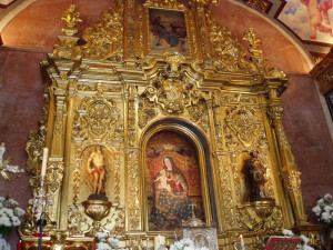 Imagen de la Virgen de la Cinta en su altar.