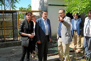 Visita del delegado territorial de Educación, Cultura y Deporte, Vicente Zarza, al centro de Aspromín en El Campillo.