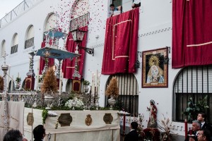 Petalada al Corpus Christi en Ayamonte. /Foto: Javi Losa