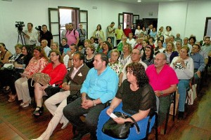 Asistentes al acto de presentación.